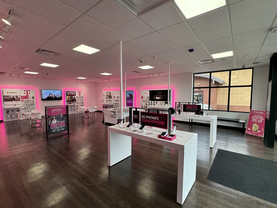  Interior photo of T-Mobile Store at Hwy 53 & Richardson Rd SE, Calhoun, GA 