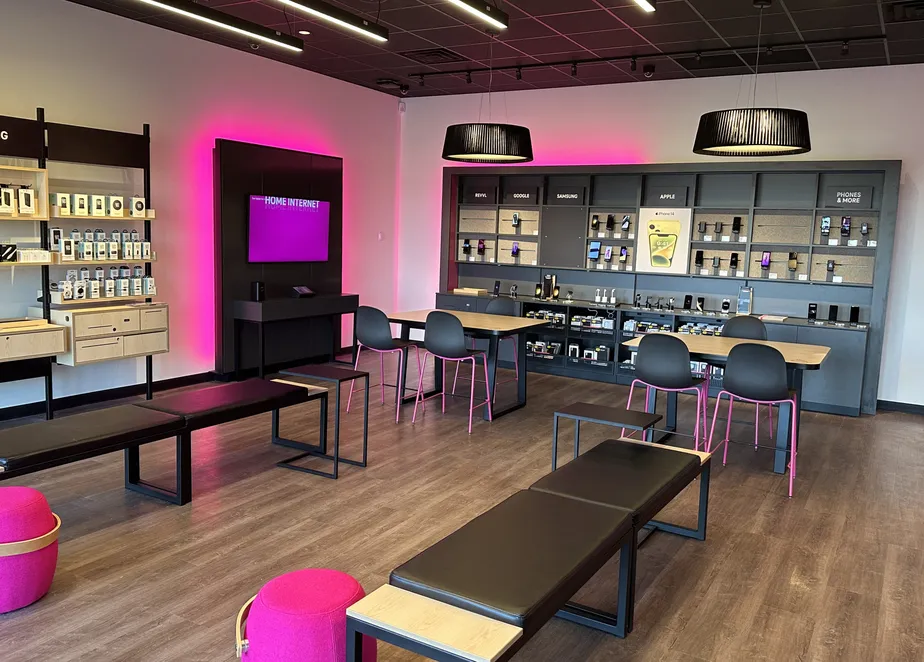  Interior photo of T-Mobile Store at Crooks & Ann, Kaukauna, WI 