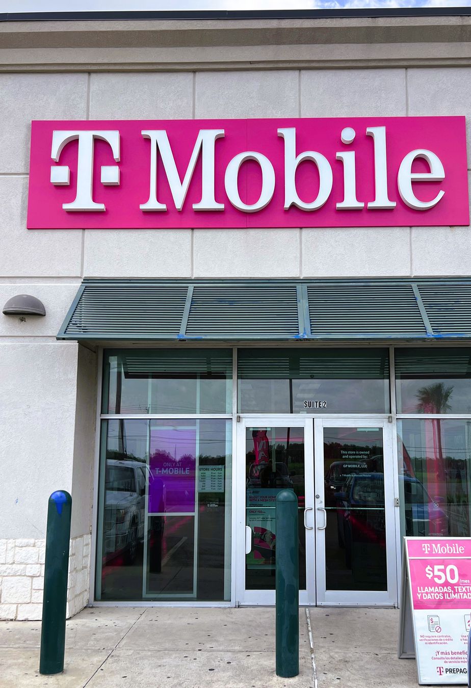 Exterior photo of T-Mobile Store at US-83 & Tom Gill Rd, Penitas, TX