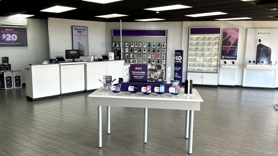 Metro by T-Mobile 1100 Bridgewood Dr - 1100 Bridgewood Dr 