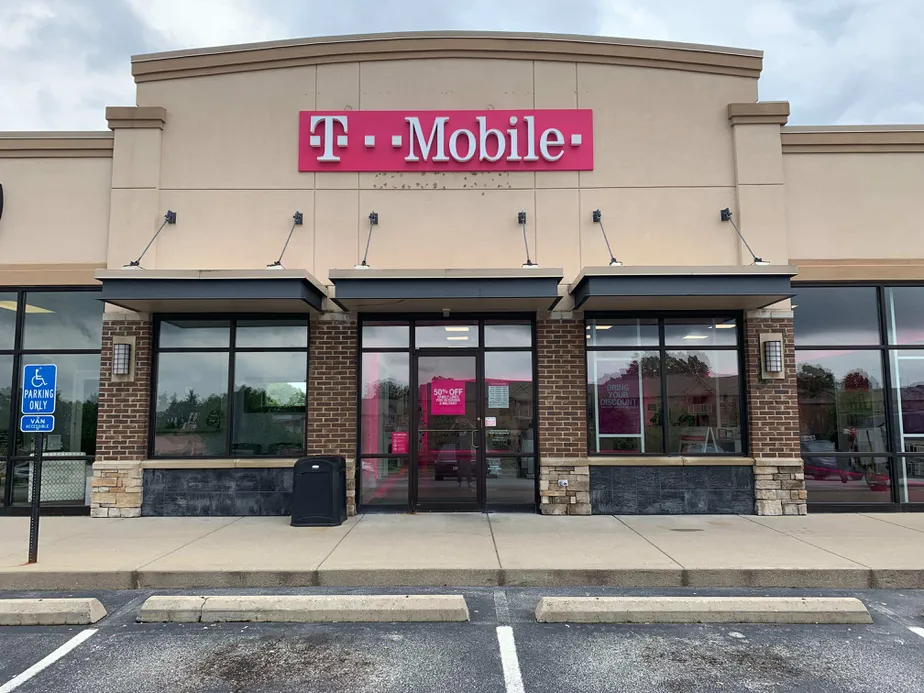 Exterior photo of T-Mobile store at Centennial Blvd & Madison Pike, Independence, KY