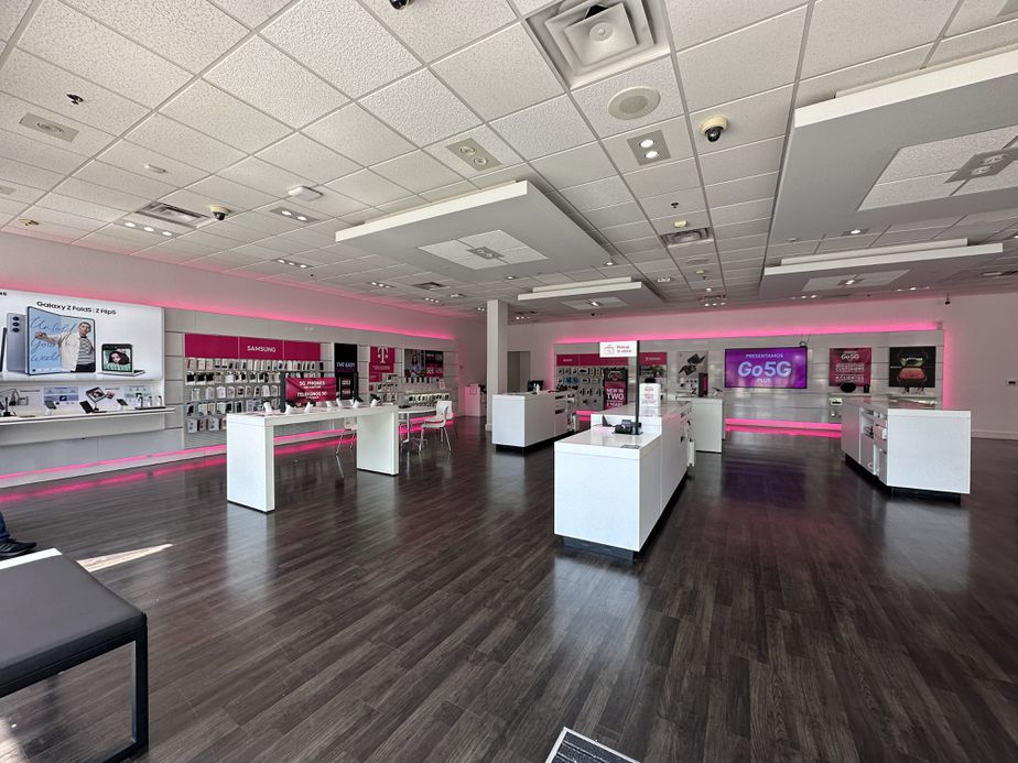 Interior photo of T-Mobile Store at Cooper & I-20, Arlington, TX