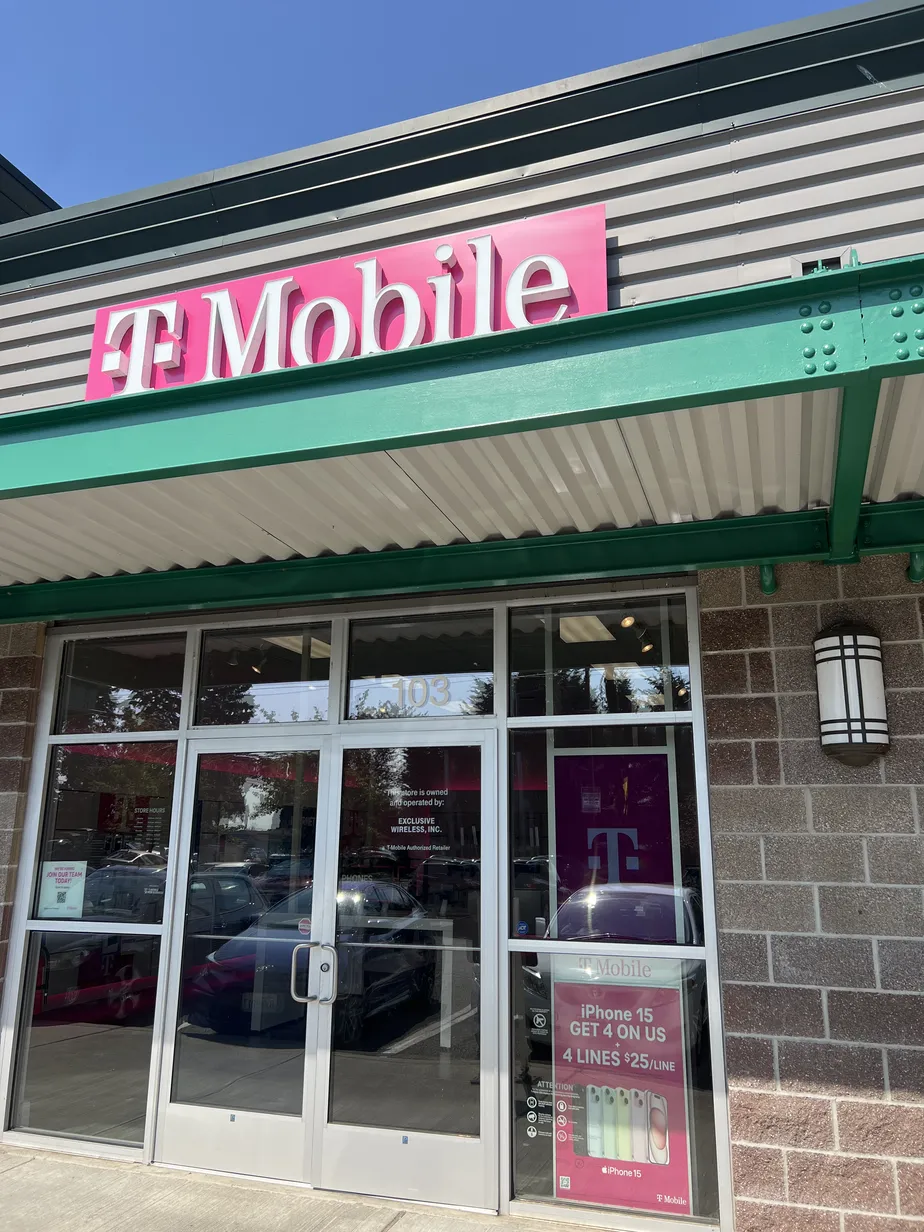  Exterior photo of T-Mobile Store at 64th St & 47th Ave, Marysville, WA 