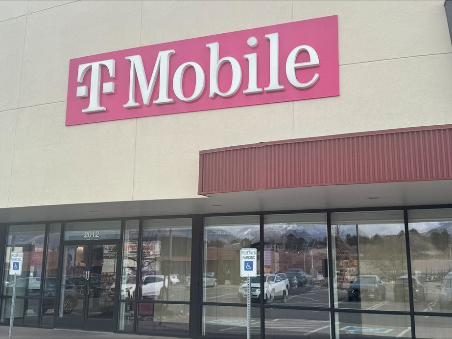 T-Mobile Southgate & Lynn - 2012 Southgate Rd 