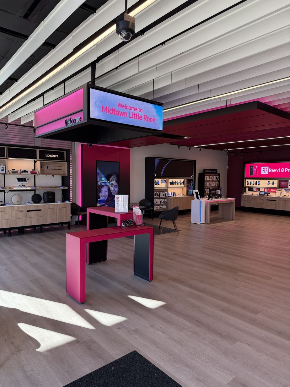  Interior photo of T-Mobile Store at Park Avenue, Little Rock, AR 
