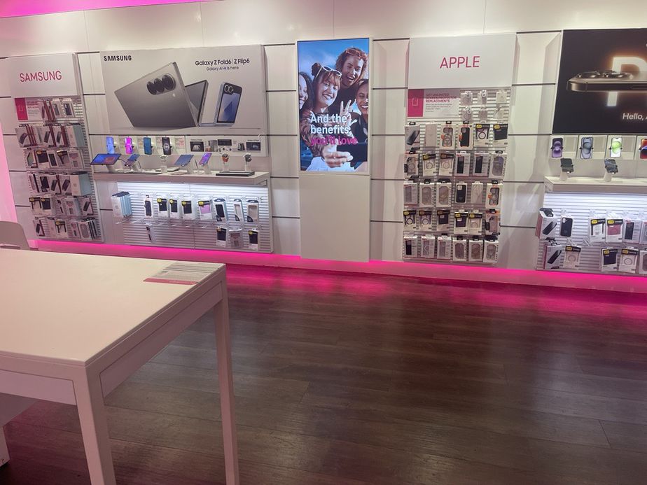 Interior photo of T-Mobile Store at E Victory Dr & Skidaway Rd, Savannah, GA