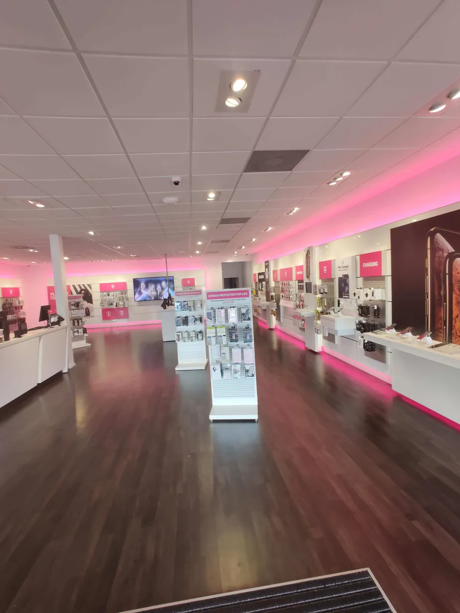 Interior photo of T-Mobile Store at Manatee Ave W & 59th St W, Bradenton, FL