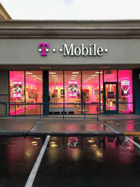 Exterior photo of T-Mobile store at Hwy 25 & Sunset, Hollister, CA