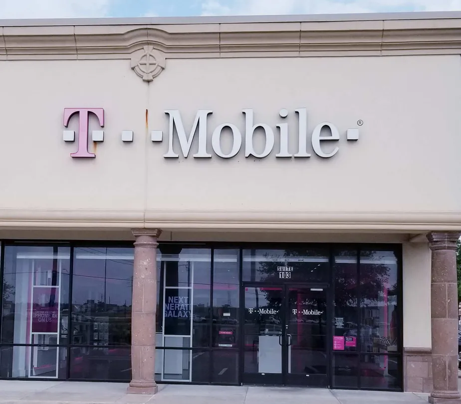 Exterior photo of T-Mobile store at Fm 518 & Hwy 288, Pearland, TX
