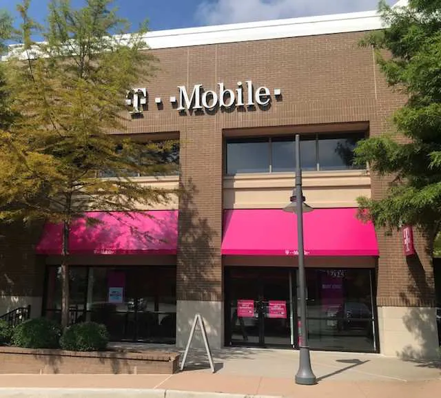Exterior photo of T-Mobile store at Riverside Dr & Gateway Dr, Macon, GA