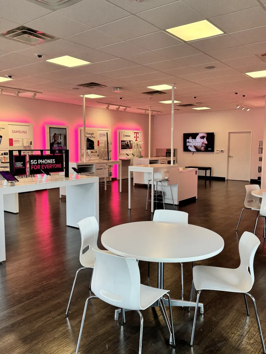  Interior photo of T-Mobile Store at Rivergate, Madison, TN 