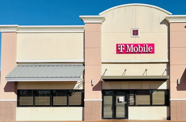  Exterior photo of T-Mobile Store at Leopard St & Hearn Rd, Corpus Christi, TX 