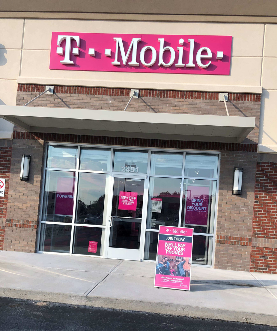 Exterior photo of T-Mobile store at Memorial Dr & Hatcher Point Rd, Waycross, GA