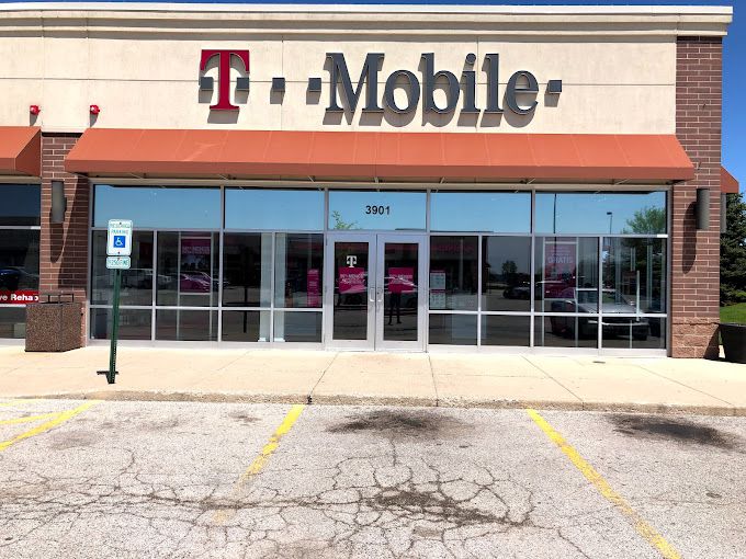Exterior photo of T-Mobile Store at Rt 120 & Rt 43, Waukegan, IL