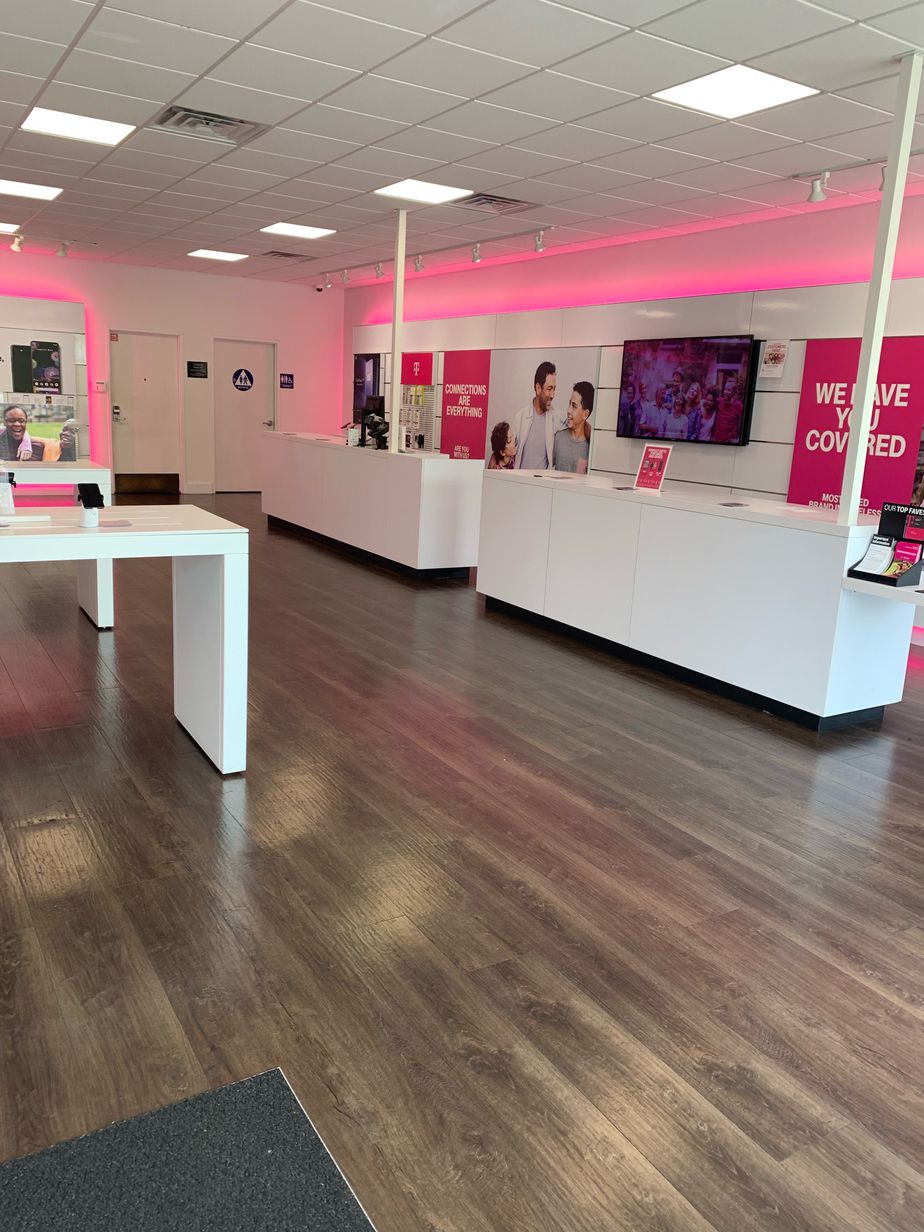 Interior photo of T-Mobile Store at Oro Dam Blvd E & Brown Ave, Oroville, CA