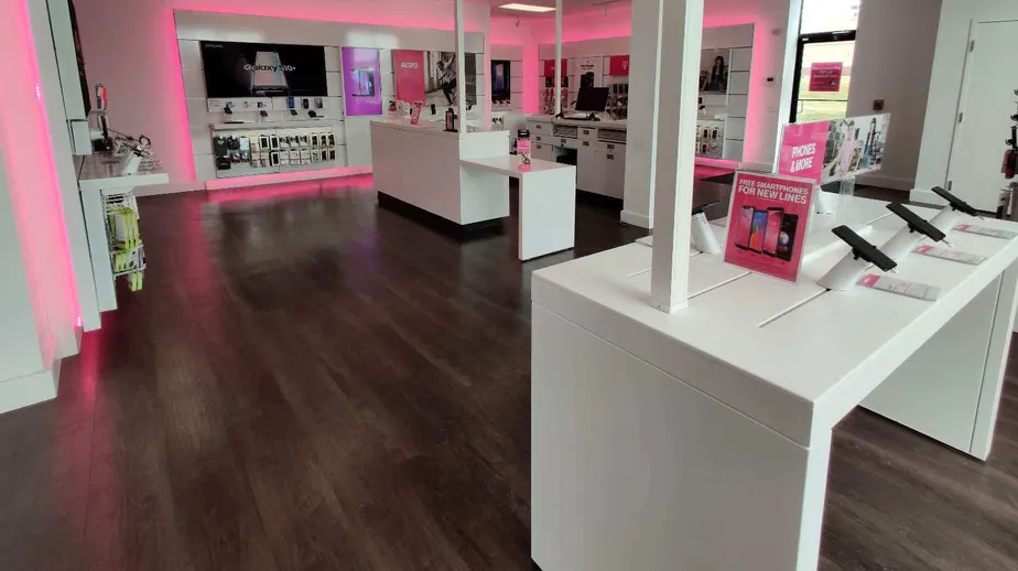 Foto del interior de la tienda T-Mobile en Washington Rd & E McMurray Rd, McMurray, PA