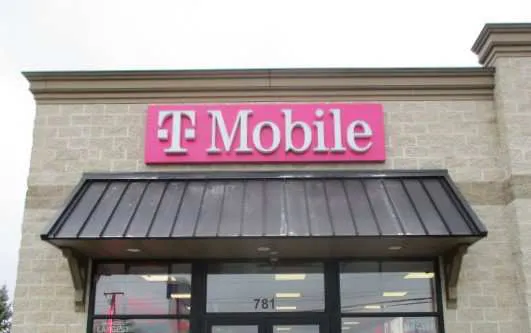  Exterior photo of T-Mobile store at Lexington Springmill Rd & 4th St, Ontario, OH 