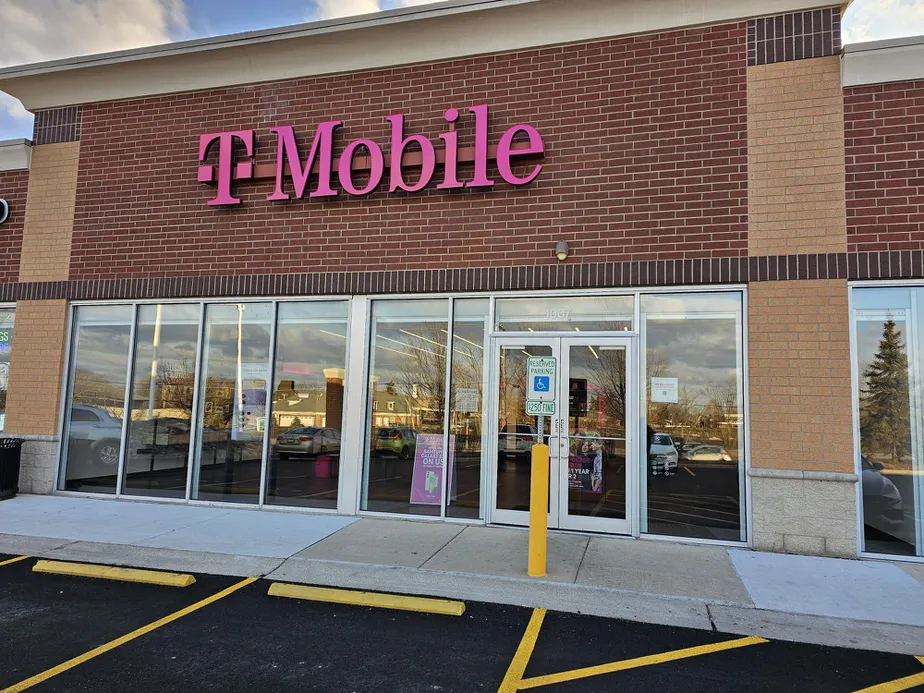  Exterior photo of T-Mobile Store at Rand Rd & Old Rand Rd, Lake Zurich, IL 