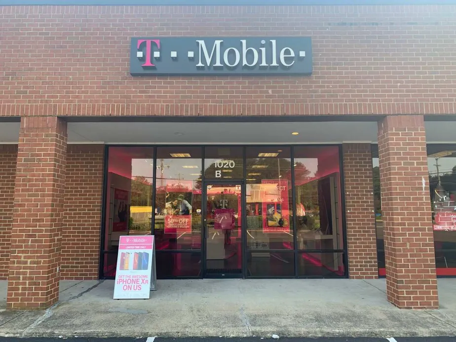 Exterior photo of T-Mobile store at N Battlefield Blvd & Gibson Dr, Chesapeake, VA