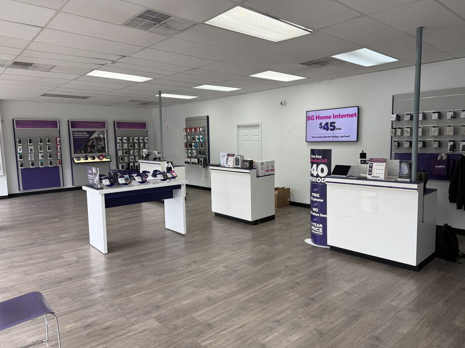 Metro by T-Mobile 230 C Bristol Pike - 230 C Bristol Pike