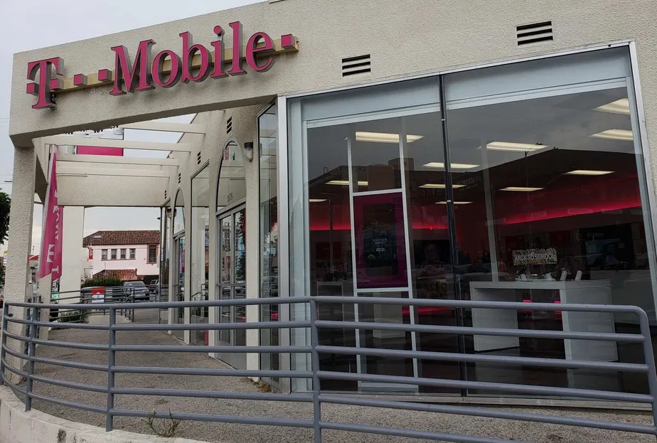 Exterior photo of T-Mobile store at 3rd St & Kenmore Ave, Los Angeles, CA