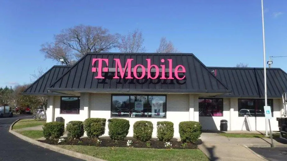 Exterior photo of T-Mobile store at W Mercury Blvd & Todds Ln, Hampton, VA