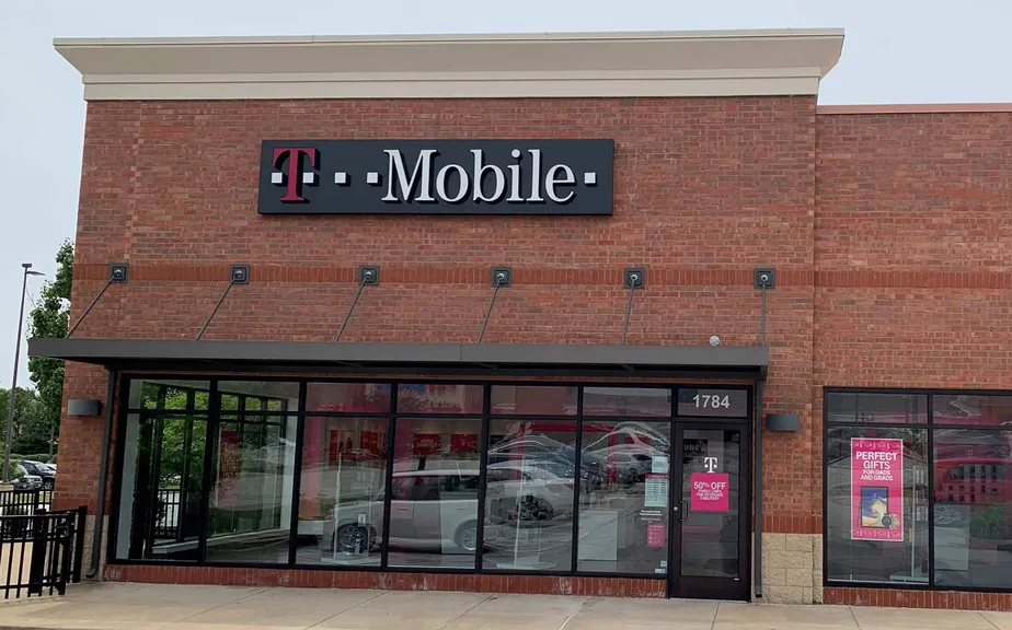 Exterior photo of T-Mobile store at Wentzville Parkway & I-70-2, Wentzville, MO