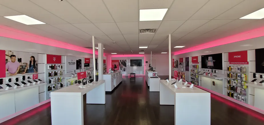  Interior photo of T-Mobile Store at S Jefferson Ave & E Ferguson, Mount Pleasant, TX 