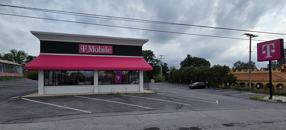Exterior photo of T-Mobile Store at Loucks & Pennsylvania, York, PA