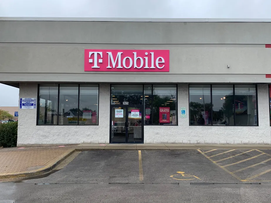  Exterior photo of T-Mobile Store at 28th & Cicero, Cicero, IL 