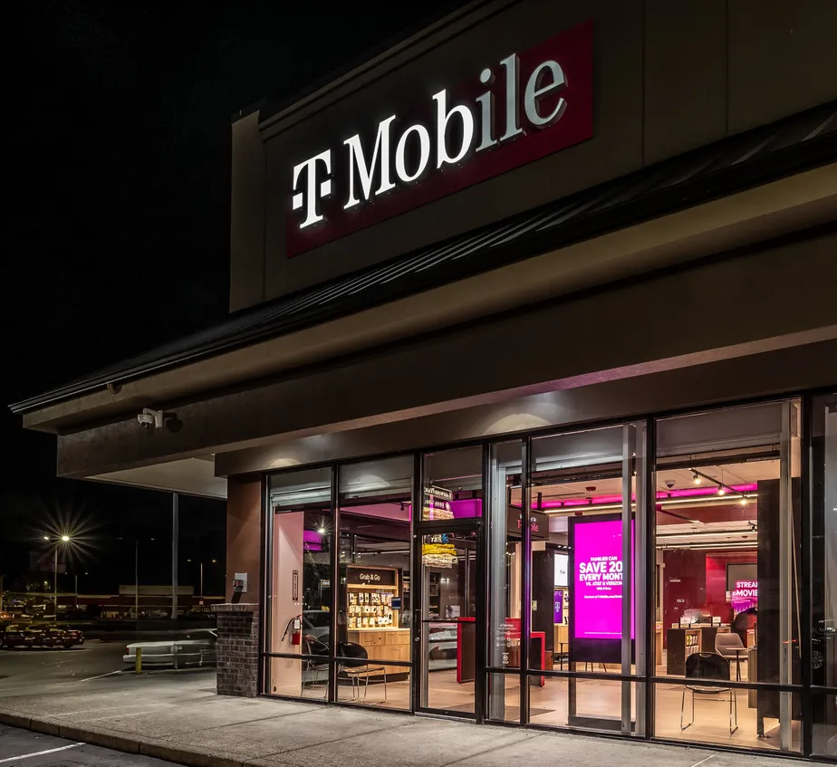  Exterior photo of T-Mobile Store at Bridgeport Way & 100th, Lakewood, WA 