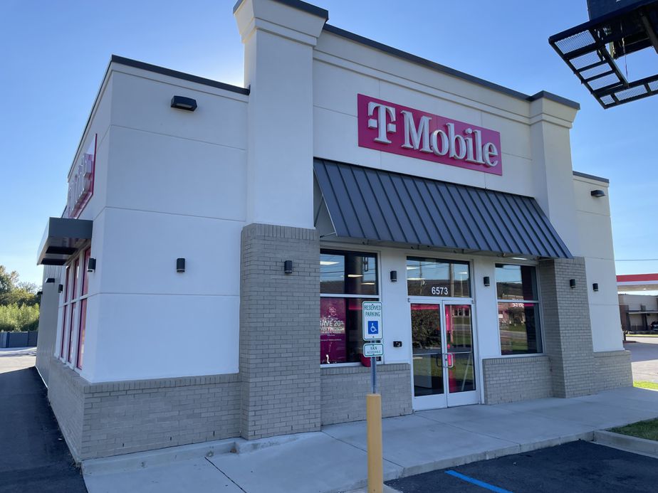 Exterior photo of T-Mobile Store at Hampton Cove, Owens Cross Roads, AL