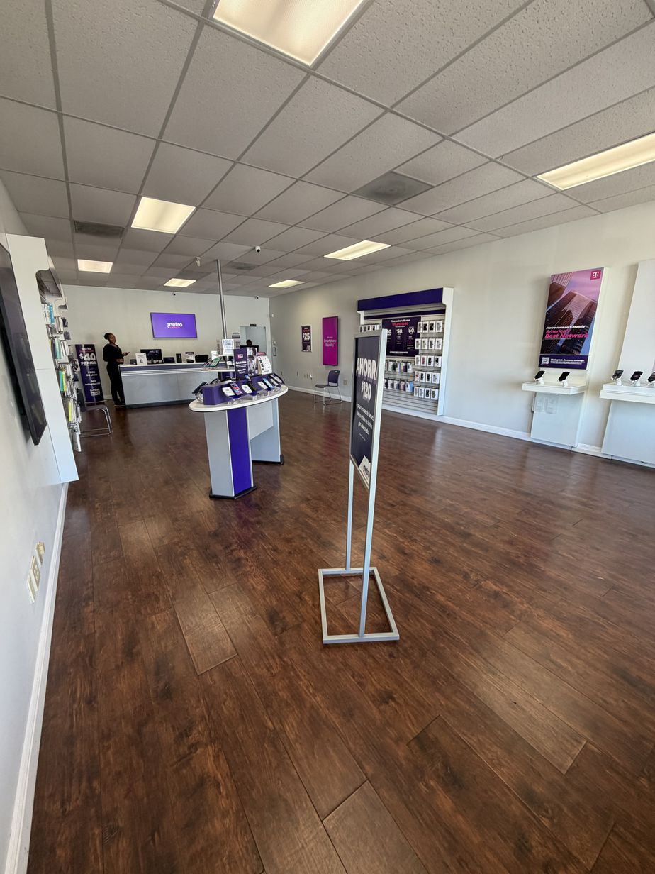 Metro by T-Mobile 115 Russell Pkwy - 115 Russell Pkwy 