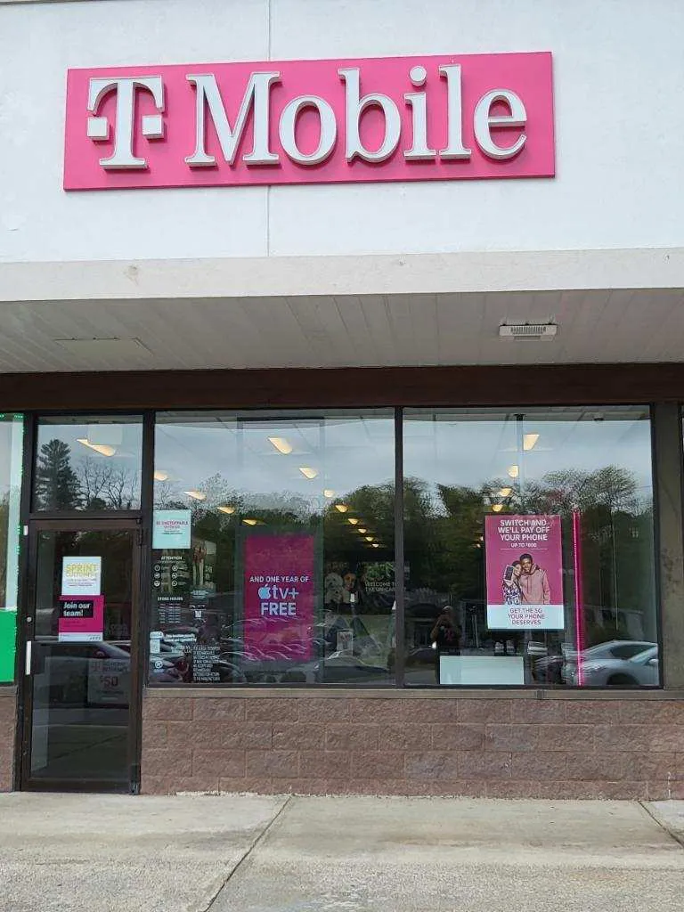 Exterior photo of T-Mobile Store at South Rd & Susan Ln, Poughkeepsie, NY