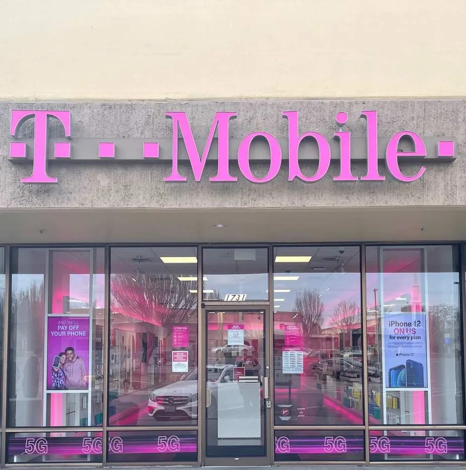 Foto del exterior de la tienda T-Mobile en George Washington Way & Mcmurray St 2, Richland, WA