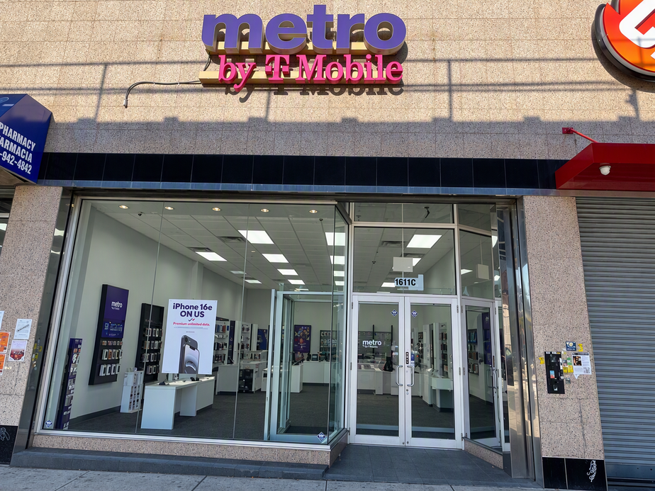 Metro by T-Mobile 1611 Broadway - 1611 Broadway 