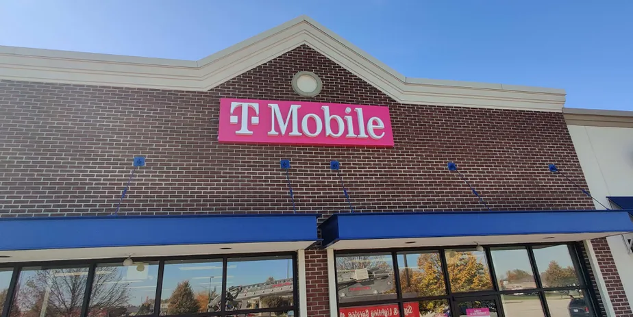  Exterior photo of T-Mobile store at Sean Dr & Oh-53, Fremont, OH 