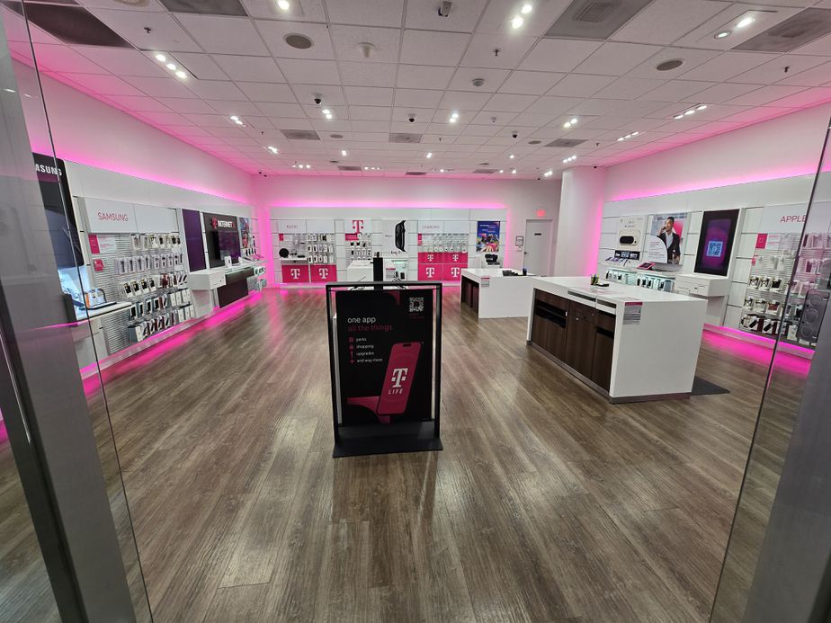 Interior photo of T-Mobile Store at Oakridge Mall, San Jose, CA