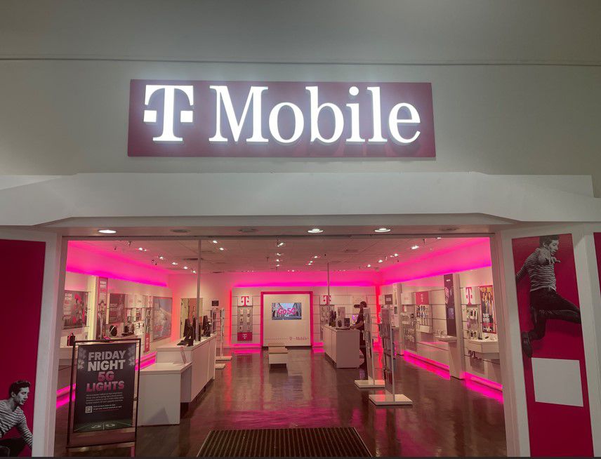 Exterior photo of T-Mobile Store at Lake Square Mall, Leesburg, FL