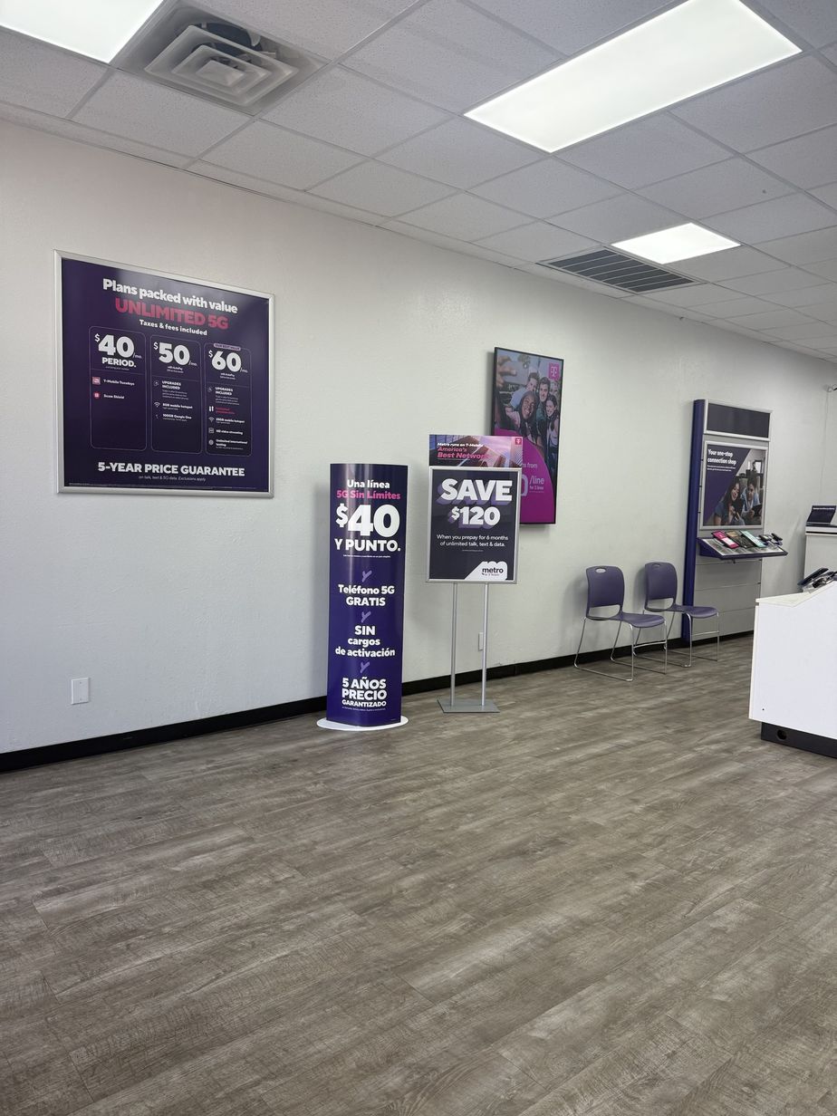 Metro by T-Mobile 3250 W Pleasant Run Rd - 3250 W Pleasant Run Rd 