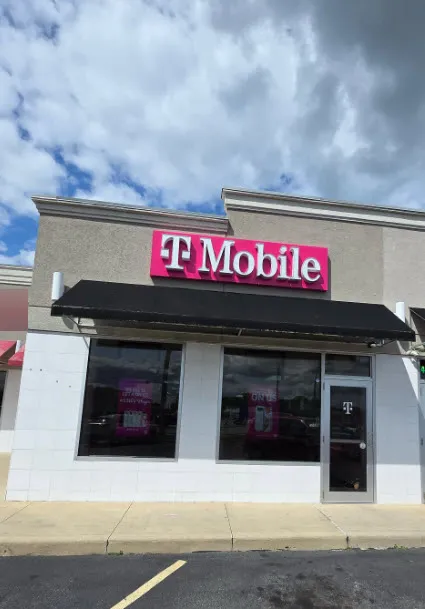  Exterior photo of T-Mobile Store at Central & Holland, Toledo, OH 