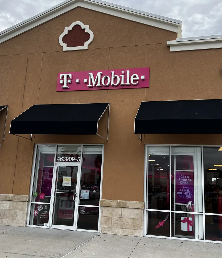 Exterior photo of T-Mobile Store at Sr 200 & Chester Rd, Yulee, FL
