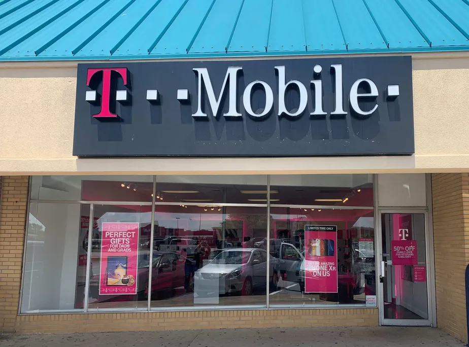 Exterior photo of T-Mobile store at Coastal Hwy & Melson Rd, Rehoboth Beach, DE