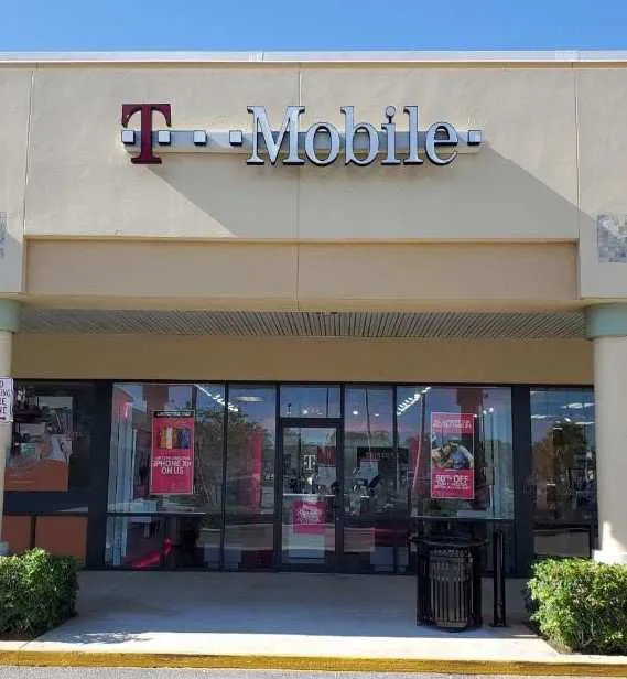 Exterior photo of T-Mobile store at N Congress & Hypoluxo Rd, Boynton Beach, FL