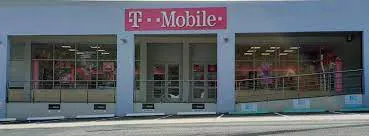 Exterior photo of T-Mobile Store at Design Plaza, Guaynabo, PR