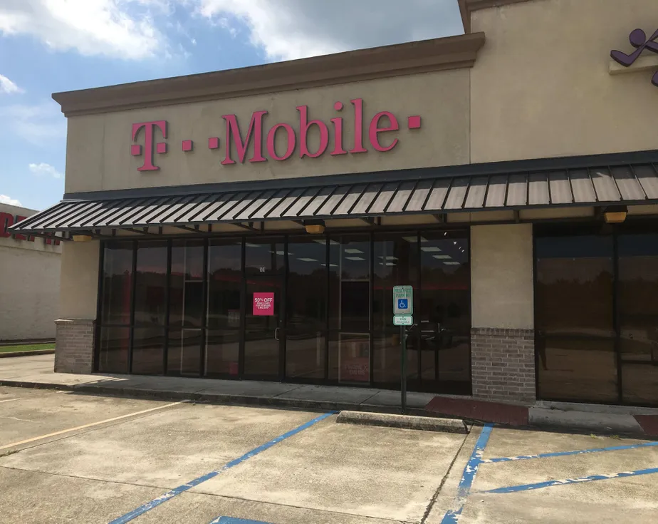 Foto del exterior de la tienda T-Mobile en US 90 & Southeast Blvd, Morgan City, LA
