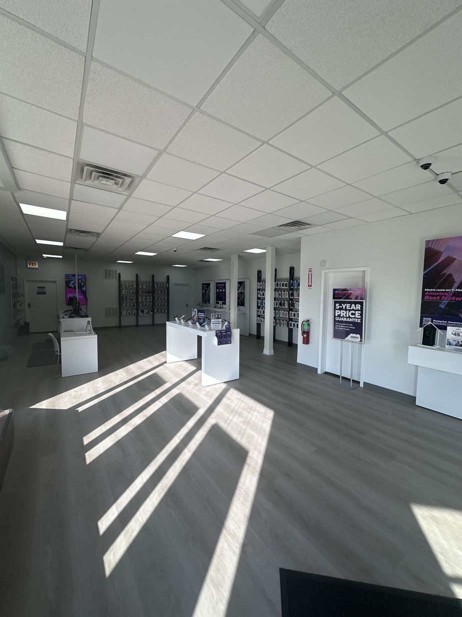 Metro by T-Mobile 4324 W. Fullerton Ave - 4324 W. Fullerton Ave 