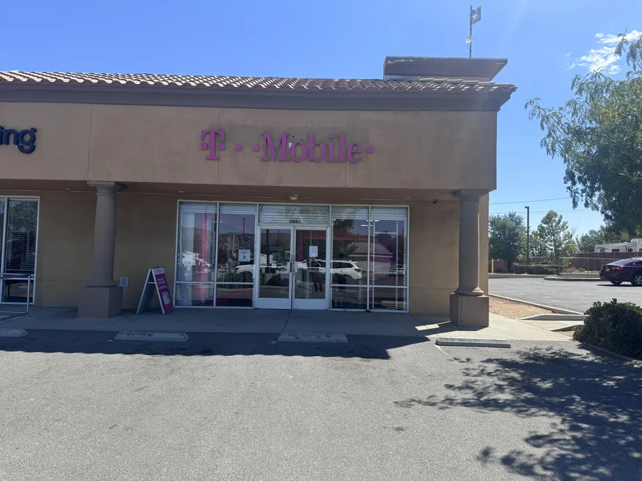 Exterior photo of T-Mobile Store at W Valley Blvd & Tucker Rd, Tehachapi, CA 