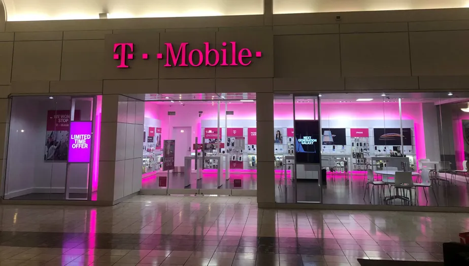 Exterior photo of T-Mobile store at Ward Parkway 2, Kansas City, MO