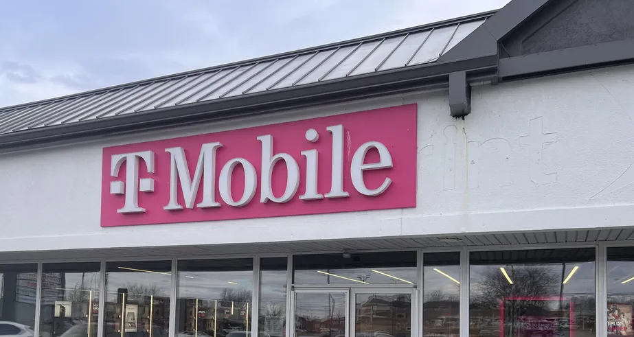  Exterior photo of T-Mobile Store at Crawfordsville Rd & Augusta Dr N, Indianapolis, IN 